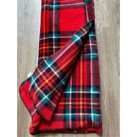 Victoria Secrets Plaid Sherpa Throw Blanket - Picture 7 of 7